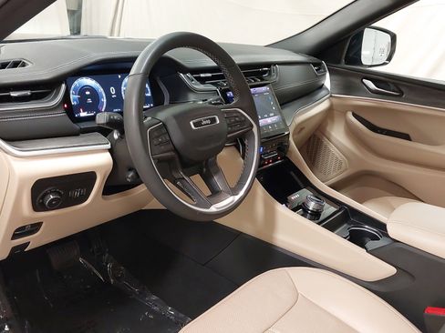 Used 2024 Jeep Grand Cherokee L Limited w/ Luxury Tech Group II image 18