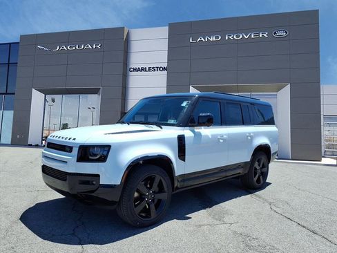 New 2026 Land Rover Defender 130 X-Dynamic SE AWD/4WD image 1