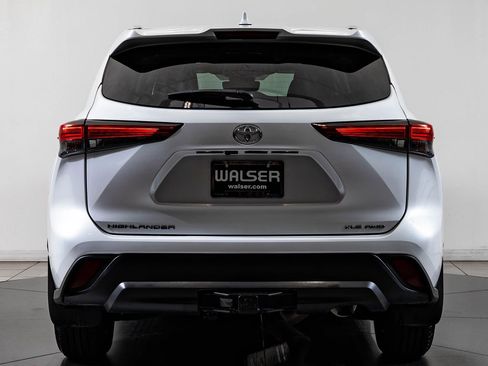 Used 2023 Toyota Highlander XLE AWD/4WD image 7