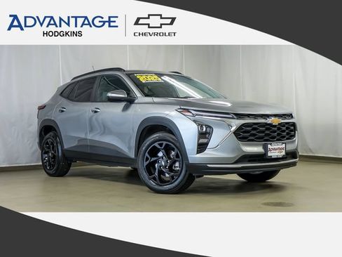Used 2025 Chevrolet Trax LT FWD image 1