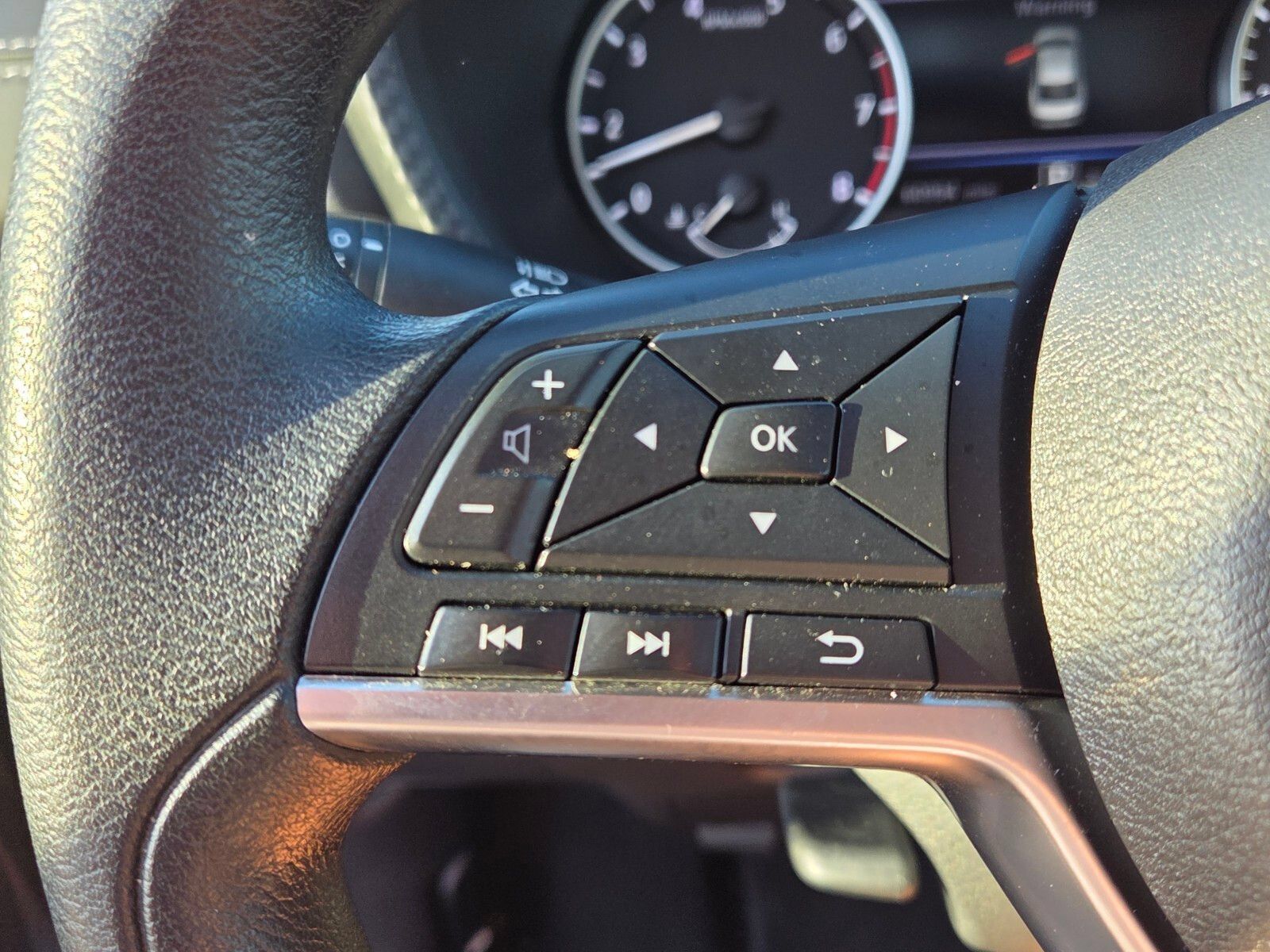 Used 2024 Nissan Sentra SV FWD image 25