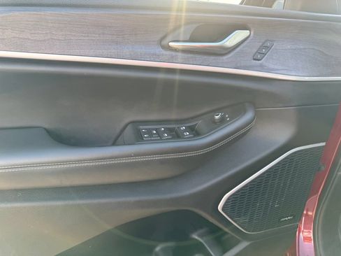 Used 2022 Jeep Grand Cherokee L Limited RWD image 5