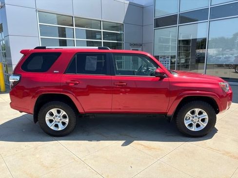 Used 2019 Toyota 4Runner SR5 AWD/4WD image 8