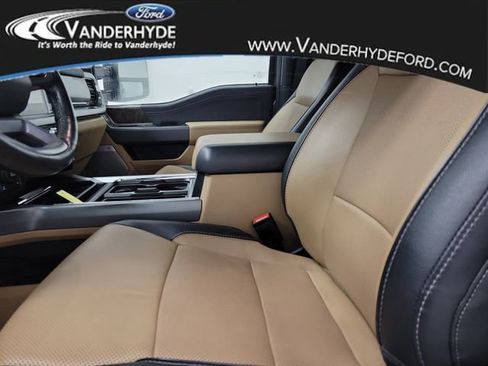 Used 2023 Ford F250 Lariat w/ Chrome Package image 22