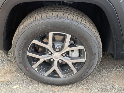 New 2025 Jeep Grand Cherokee Limited image 9