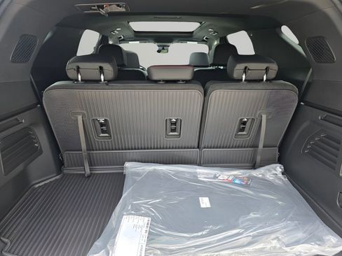 New 2026 Chevrolet Traverse Z71 w/ Enhanced Driving Package AWD/4WD image 9