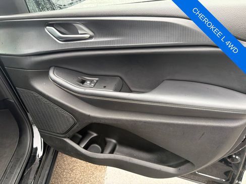 Used 2023 Jeep Grand Cherokee L Laredo AWD/4WD image 8