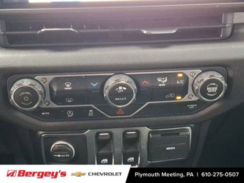 Used 2024 Jeep Wrangler Sport S image 17