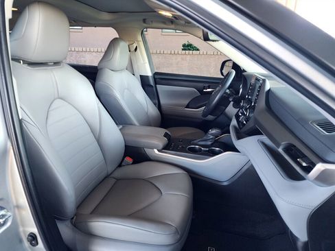Used 2022 Toyota Highlander XLE image 66