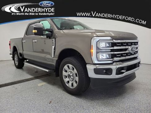 Used 2023 Ford F250 Lariat w/ Chrome Package image 2
