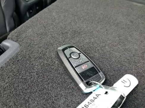 Used 2025 Ford Explorer Active AWD/4WD image 31