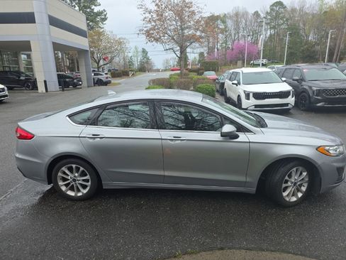Used 2020 Ford Fusion SE image 4
