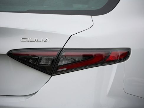 Used 2024 Alfa Romeo Giulia Ti AWD/4WD image 37