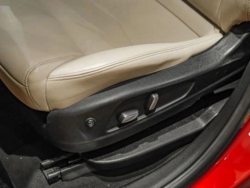 Used 2019 Cadillac XT5 FWD image 27