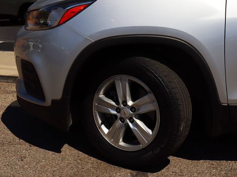 Used 2020 Chevrolet Trax LS w/ Tint and Cruise Package FWD image 5