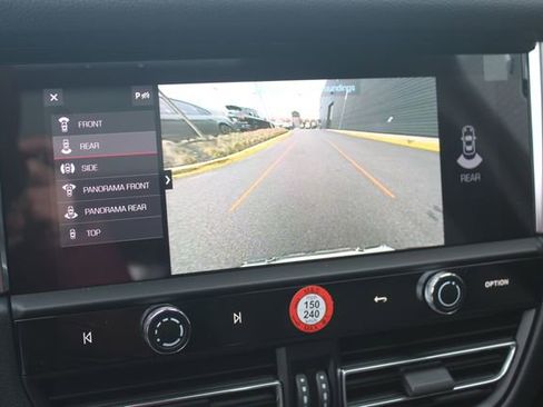 New 2026 Porsche Macan Base image 20