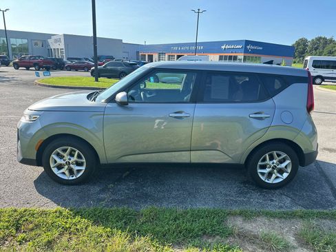 Used 2022 Kia Soul LX w/ Technology Package FWD image 12