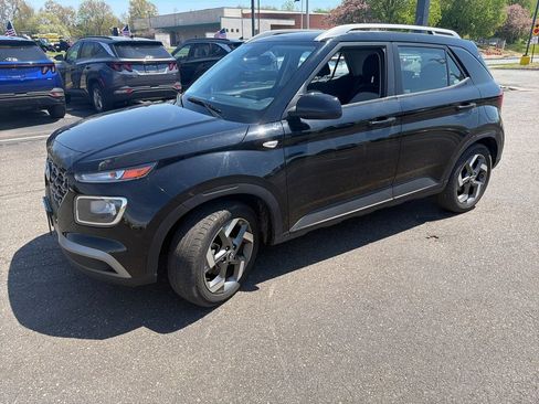 Used 2025 Hyundai Venue SEL FWD image 9