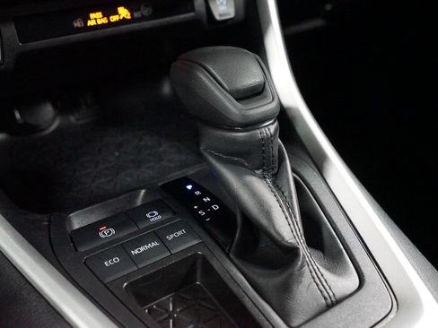 Certified 2025 Toyota RAV4 XLE FWD image 21