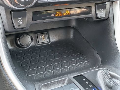 Used 2025 Toyota RAV4 XLE FWD image 25