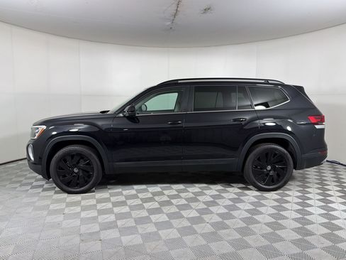 Used 2026 Volkswagen Atlas SE w/ Black Wheel Package FWD image 2
