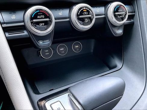Used 2023 Genesis G70 2.0T AWD/4WD image 15