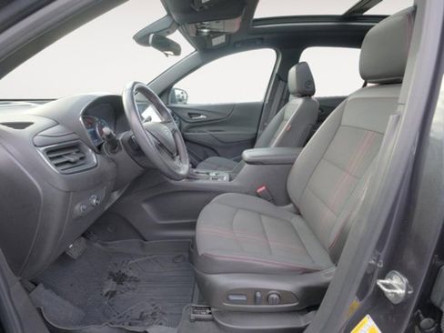 Used 2022 Chevrolet Equinox RS w/ Infotainment Package image 11