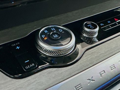 Used 2025 Ford Expedition Max Platinum image 25