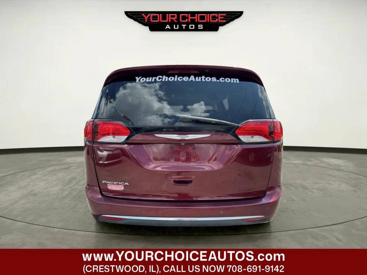 Used 2017 Chrysler Pacifica Touring-L FWD image 4