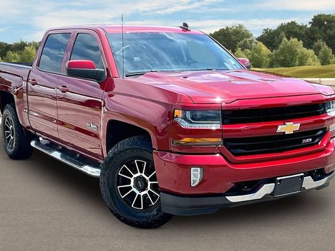 Used 2018 Chevrolet Silverado 1500 LT w/ Texas Edition AWD/4WD image 2