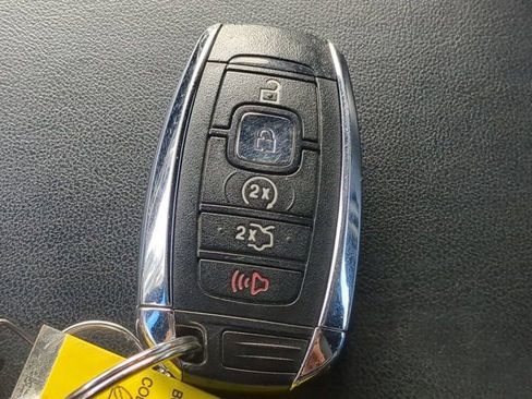 Used 2019 Lincoln Continental Premiere image 27