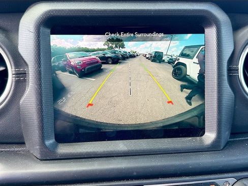 Certified 2022 Jeep Wrangler Unlimited Sahara w/ Cold Weather Group AWD/4WD image 15