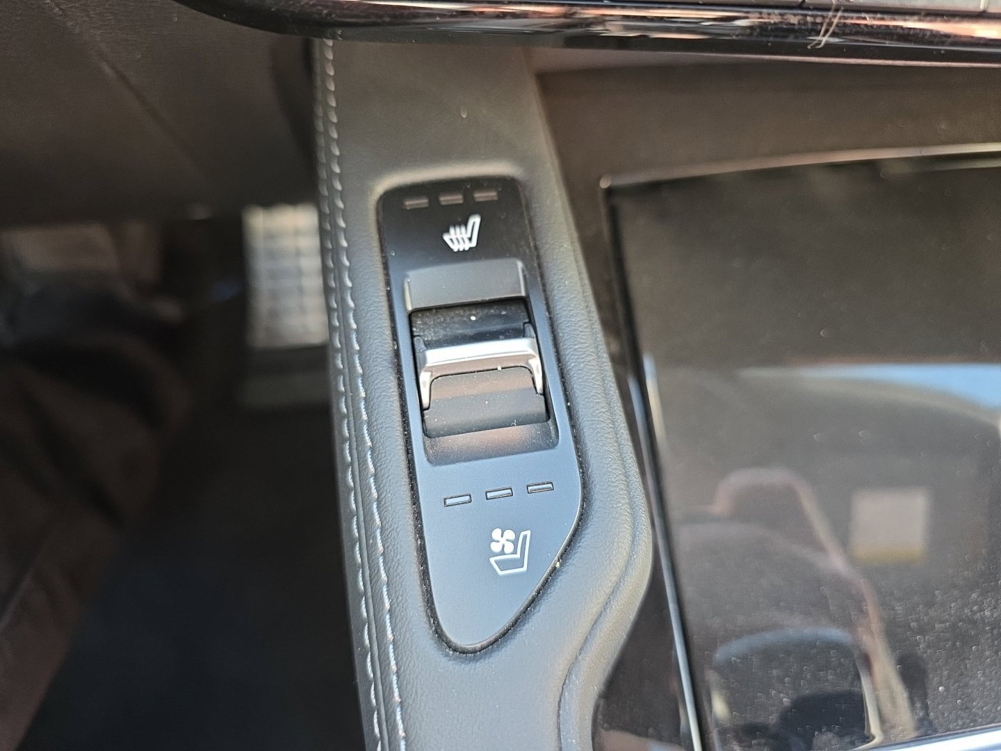 Used 2024 Kia Telluride SX Prestige w/ Towing Package AWD/4WD image 16