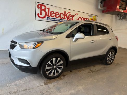 Used 2022 Buick Encore Preferred FWD image 2