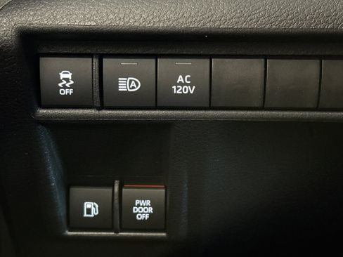 New 2026 Toyota Sienna XLE image 25