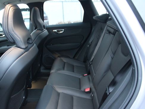 New 2026 Volvo XC60 B5 Ultra w/ Climate Package image 31