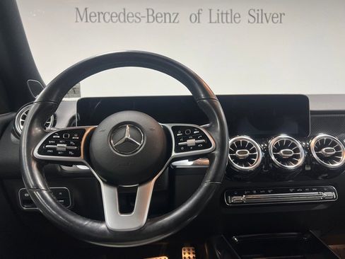 Used 2021 Mercedes-Benz GLB 250 4MATIC image 31