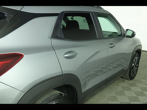 Used 2025 Chevrolet TrailBlazer LT image 16