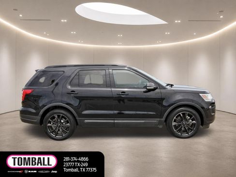 Used 2018 Ford Explorer XLT w/ Equipment Group 202A FWD image 8