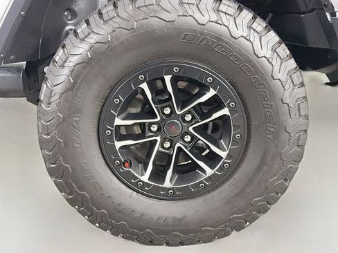 Used 2024 Jeep Wrangler Unlimited Rubicon w/ XTREMEE 35" Tire Package AWD/4WD image 36