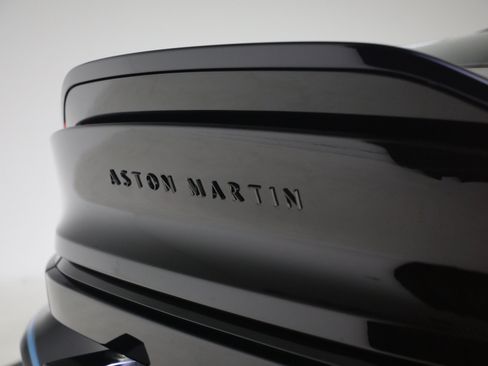 Used 2025 Aston Martin Vanquish RWD image 30