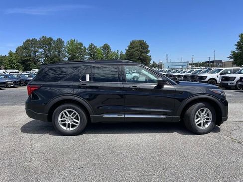New 2025 Ford Explorer Active image 2