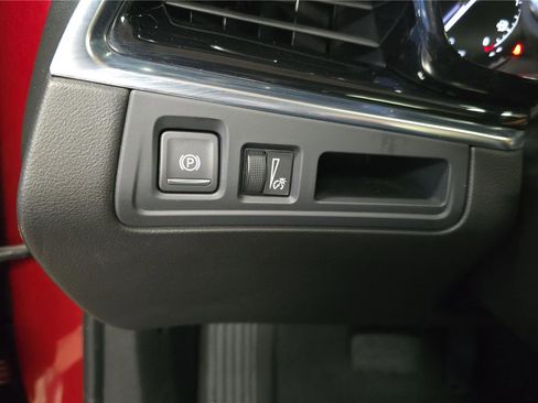 Used 2025 Cadillac XT6 Premium Luxury image 29