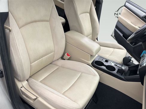 Used 2017 Subaru Legacy 2.5i Premium image 34