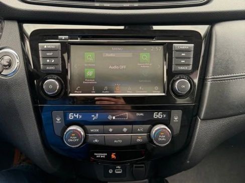 Used 2020 Nissan Rogue SL w/ Premium Package image 28