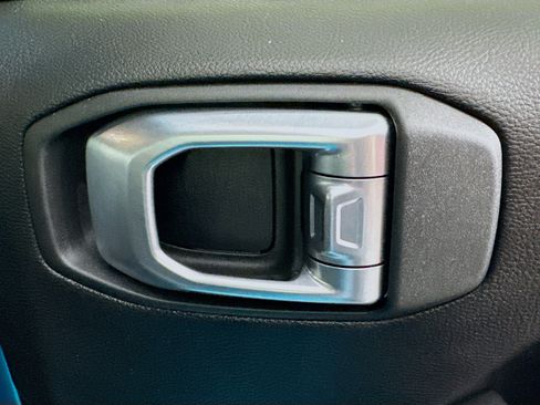 Used 2019 Jeep Wrangler Unlimited Sahara w/ Dual Top Group image 30