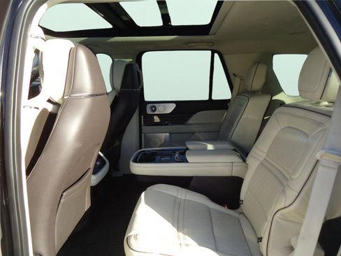 Used 2020 Lincoln Navigator Black Label w/ Cargo Convenience Package image 34