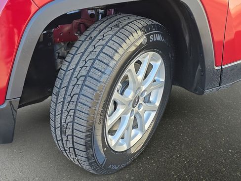 Used 2016 Jeep Cherokee Sport AWD/4WD image 31