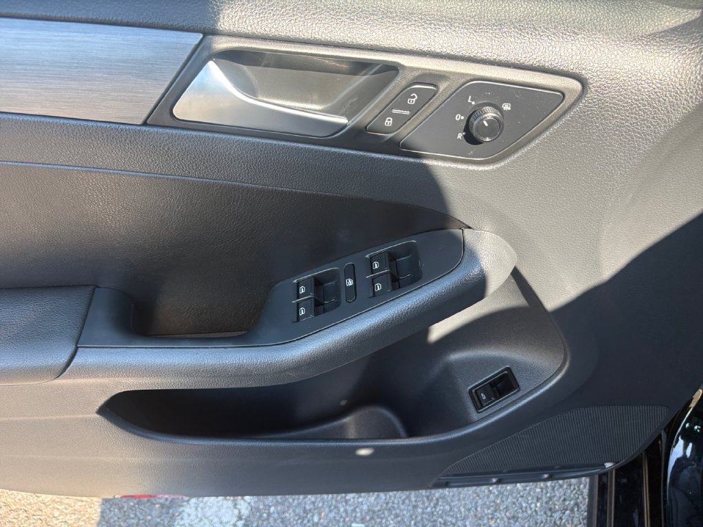 Used 2016 Volkswagen Jetta Sport FWD image 15