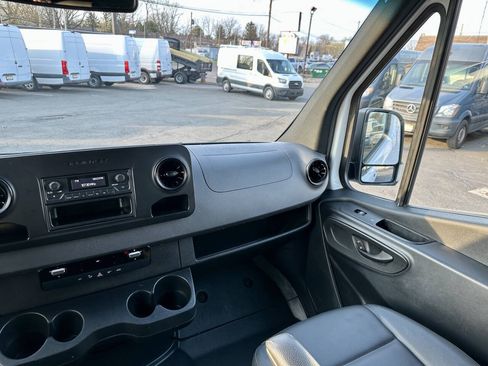 Used 2023 Mercedes-Benz Sprinter 2500 image 21
